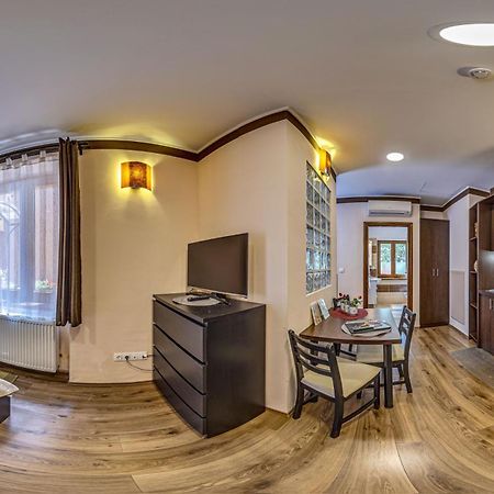 Napraforgo Wellness Haz Es Panzio Bed and Breakfast Pécs Exteriör bild