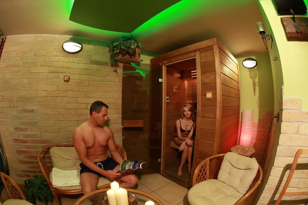 Napraforgo Wellness Haz Es Panzio Bed and Breakfast Pécs Exteriör bild