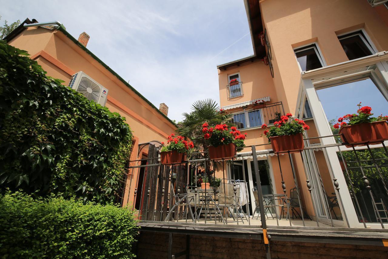 Napraforgo Wellness Haz Es Panzio Bed and Breakfast Pécs Exteriör bild